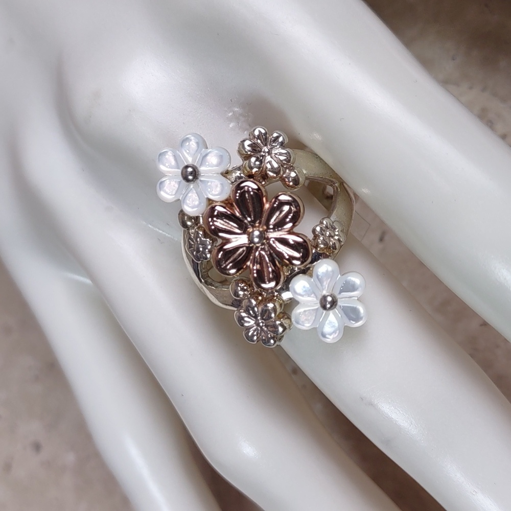 Carolyn Pollack Relios Sterling Silver/Rose Gold Mother of Pearl Flower Ring